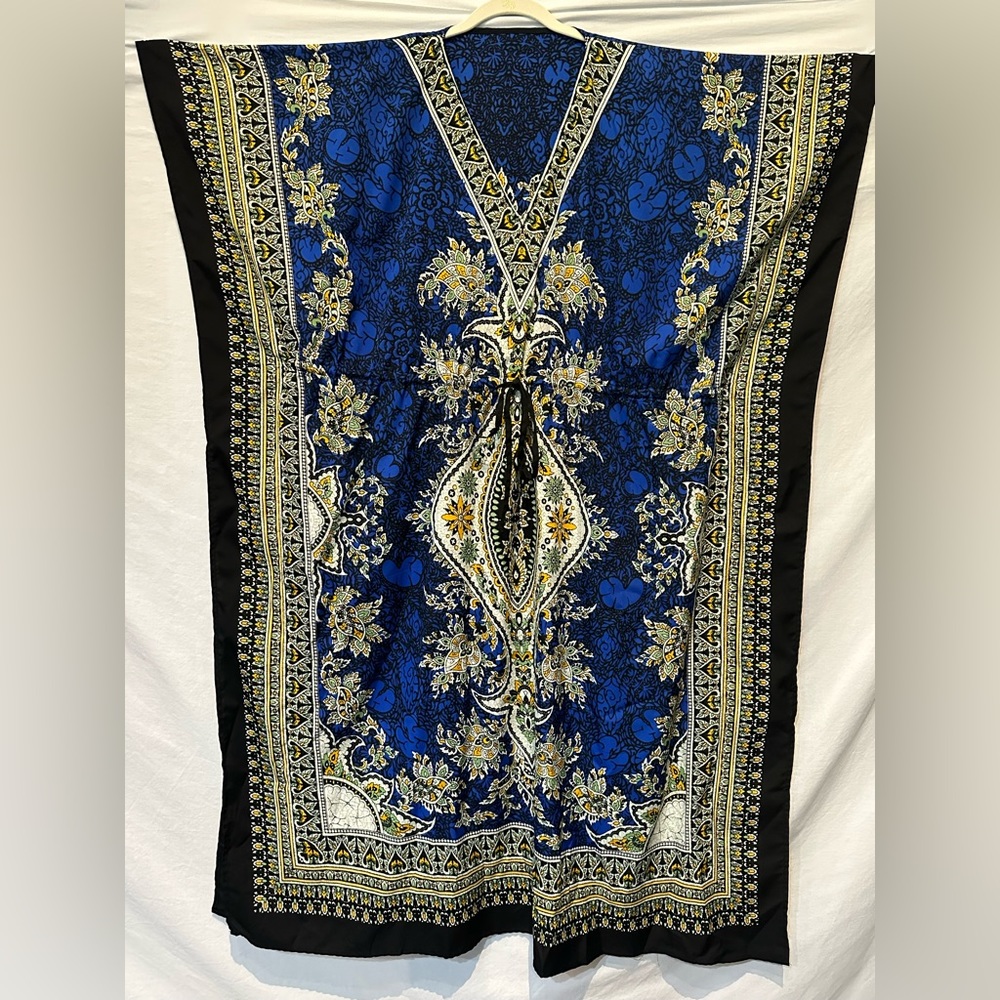 NWOT - Beautiful Kaftan with Ruching and Center Ribbon Tie - OS